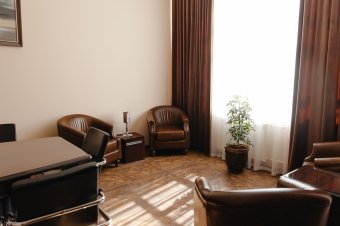 Переговорная комната в центра Оренбурга: Фотография 1
